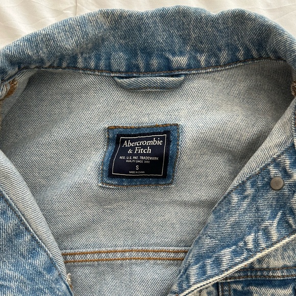 Abercrombie & Fitch Oversized Jean Jacket - Picture 3 of 3